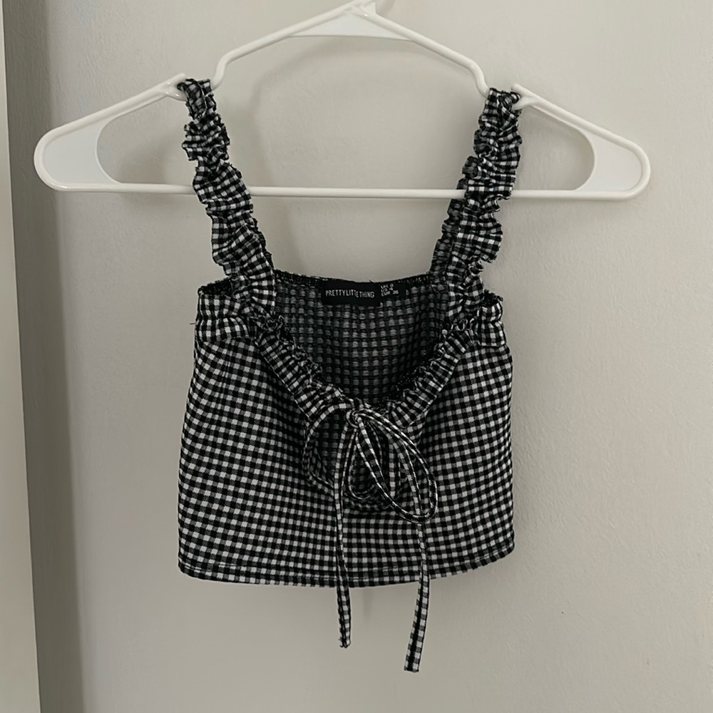PRETTYLITTLETHING CROP TOP